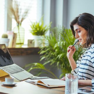 Comment s’organiser pour le ménage quand on travaille