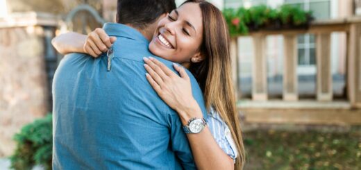 couple déménageant de Rouen a Paris