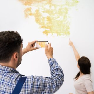Comment Nettoyer un Plafond Jauni par la Fumée