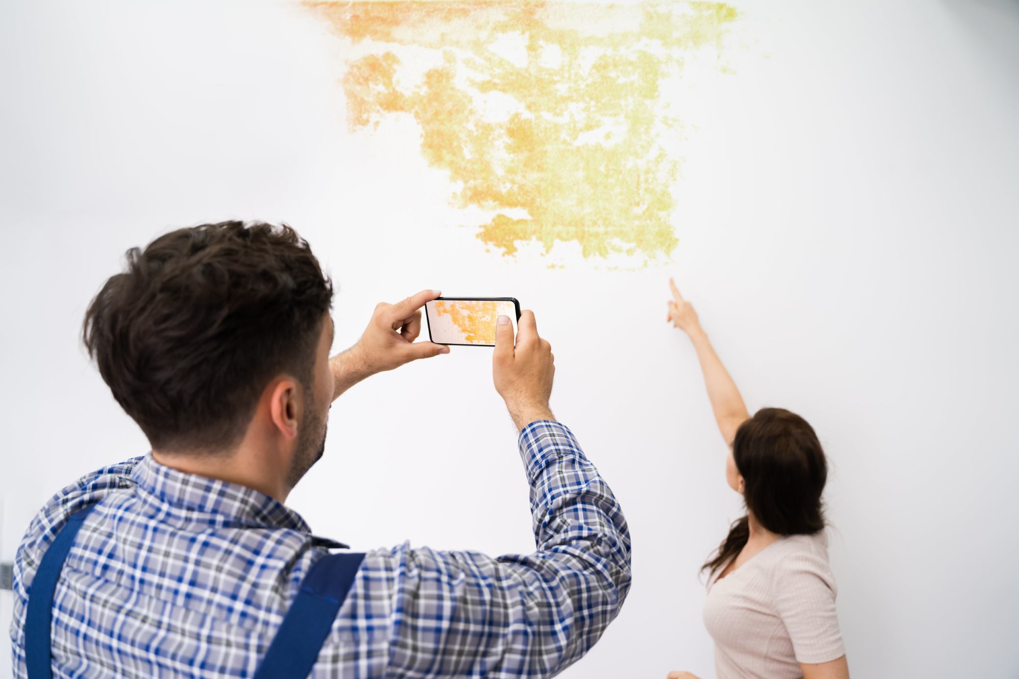Comment Nettoyer un Plafond Jauni par la Fumée