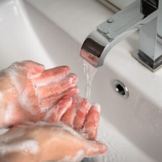 Découvrez des méthodes simples et écologiques pour détartrer efficacement un robinet. Utilisez des produits naturels simples!