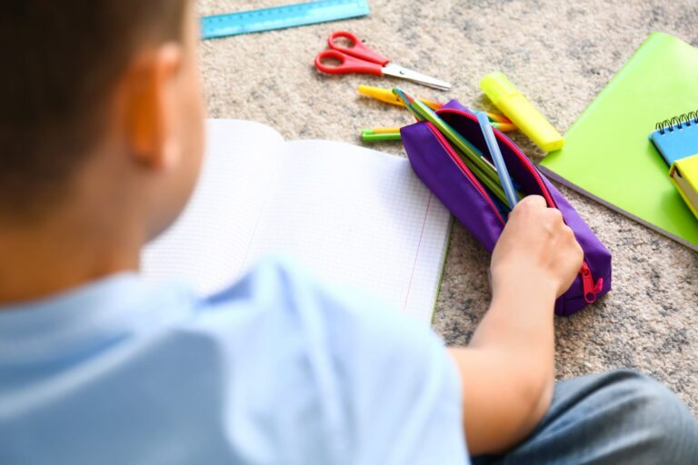 Comment Laver une Trousse d'ecole