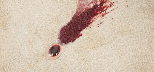 Astuces pour Enlever et Nettoyer une Tache de Vin Rouge