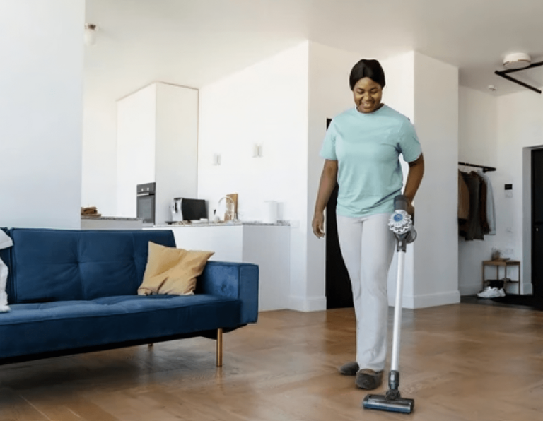Ménage à Domicile : Astuces pour un Foyer Étincelant et du Temps de Gagné