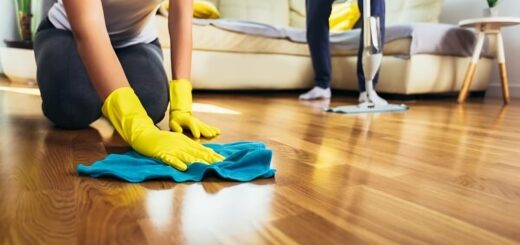 Nettoyer un parquet flottant