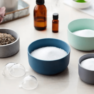 Découvrez des utilisations surprenantes du bicarbonate de soude pour nettoyer votre cuisine. Des astuces pratiques pour un espace de cuisson impeccable.