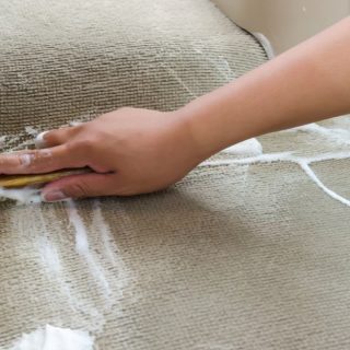 shampoing sur un sol en moquette - La méthode Ménage Parfai